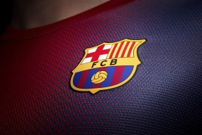 在线游戏领先开路者-Uzi老鹰比赛惊天逆转，关键助攻引爆全网热议！